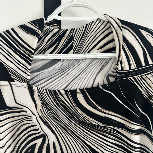 ๐2 for $15๐ Square-necked Patterned Summer Blouse - Picture 4 of 4